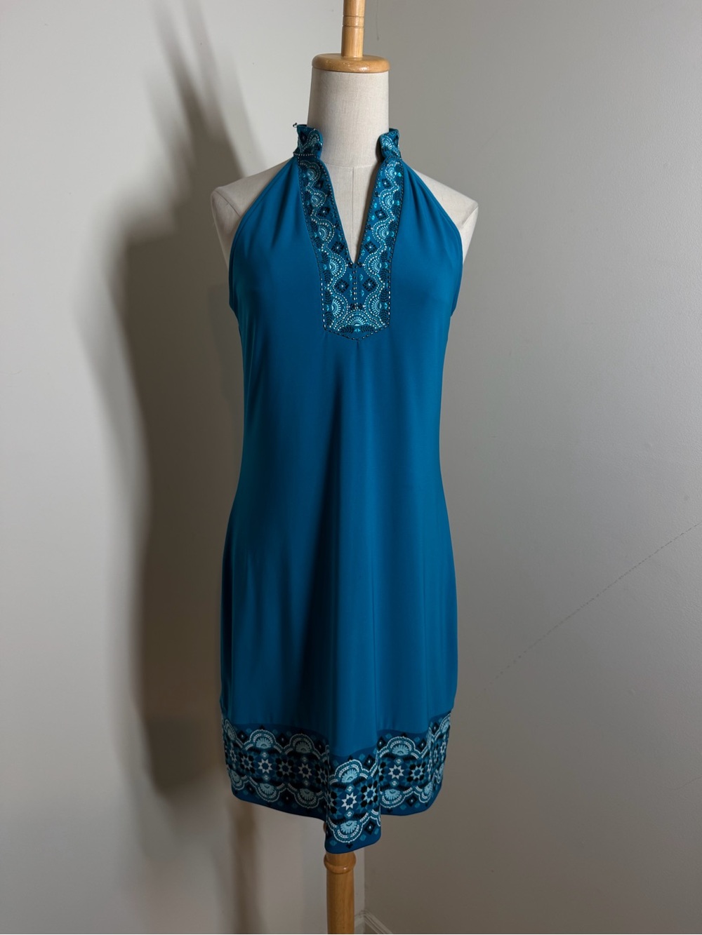 White House Black Market Turquoise Embroidered Sequin Shift Dress Stretchy